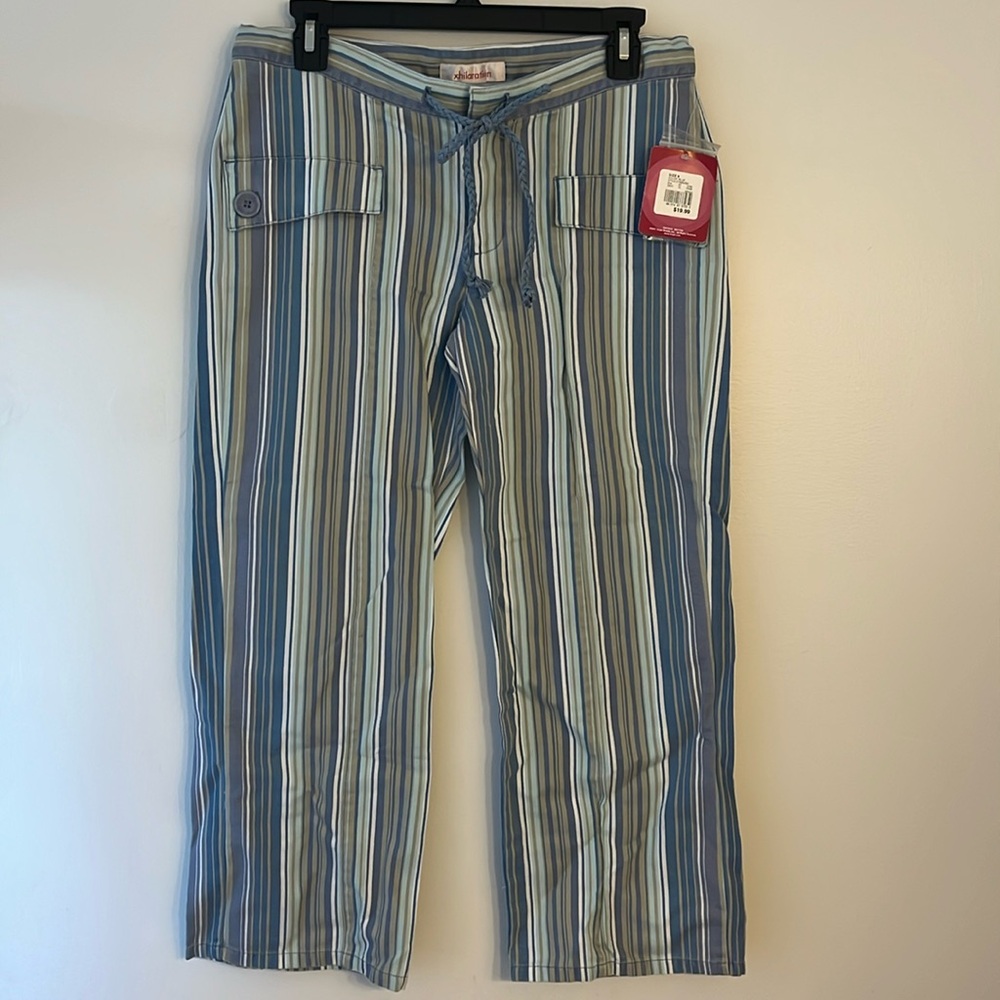 XHILARATION MULTICOLORED VERTICAL STRIPED CAPRI PANTS SIZE (9)